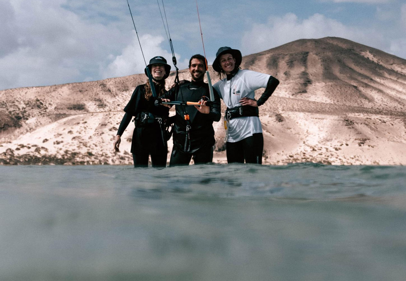 Kitsurfing im Wasser - Schulung Fotoshooting von funkhaus - Digital Studio für Travel & Tourism Brandd